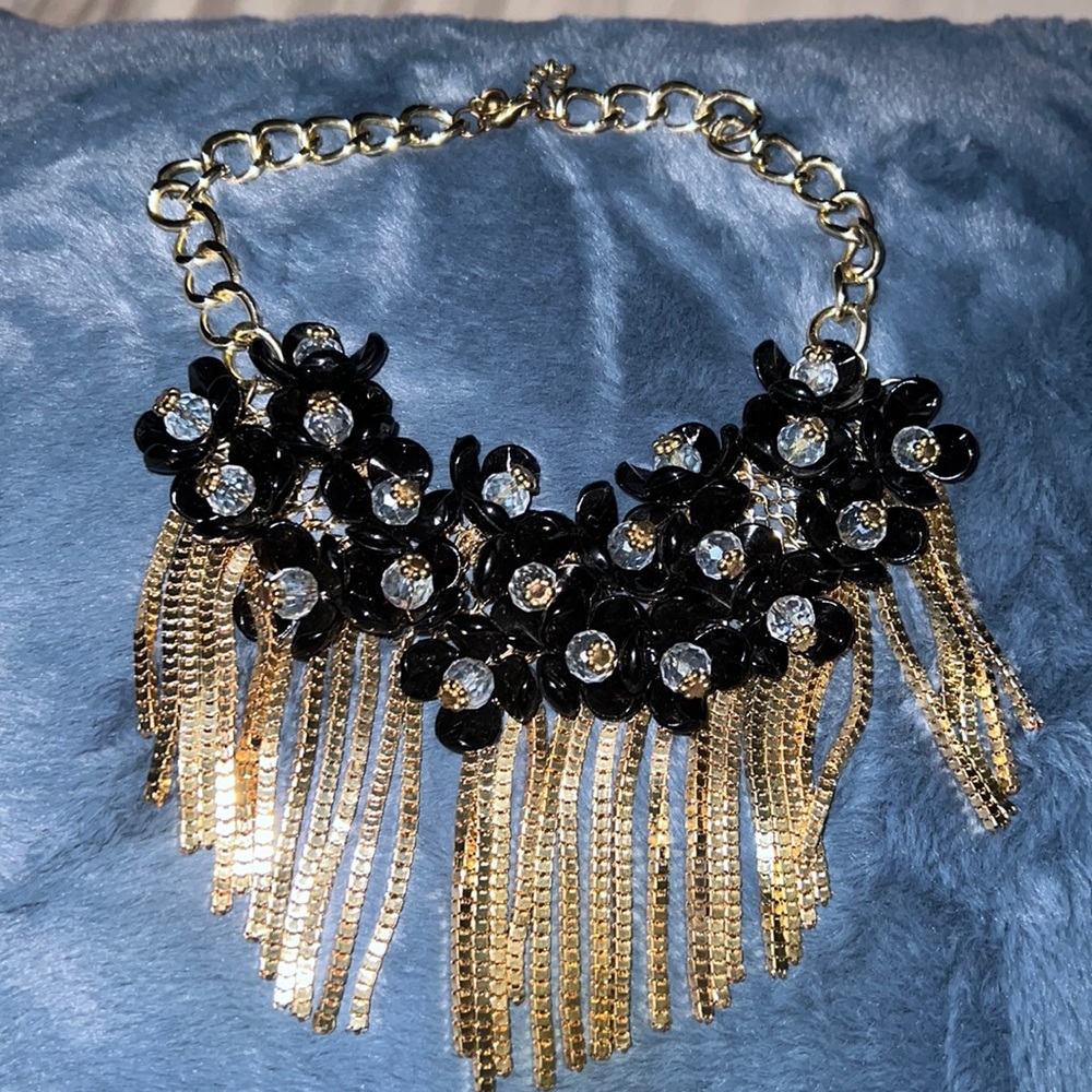 Beautiful bebe necklace!